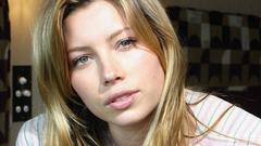 Woman models Jessica Biel
