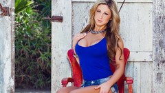 Woman models Jessie Cabanne