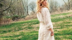 Woman models kate hudson