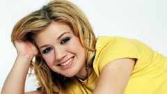 Woman models kelly clarkson