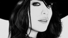 Woman models Liv Tyler