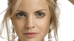 Woman models mena suvari