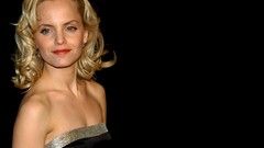 Woman models mena suvari