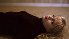 Woman models mena suvari