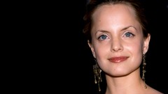 Woman models mena suvari