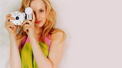 Woman models mena suvari