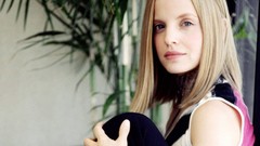 Woman models mena suvari