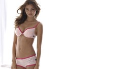 Woman models miranda kerr