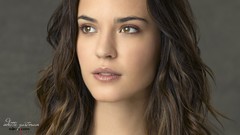 Woman models odette annable