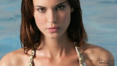 Woman models odette annable