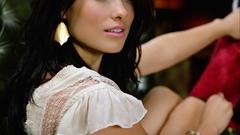 Woman models Olivia Wilde