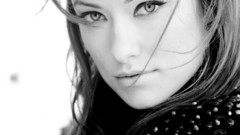 Woman models Olivia Wilde