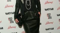 Woman models Olivia Wilde