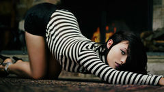 Woman models Olivia Wilde