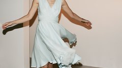 Woman models Olivia Wilde