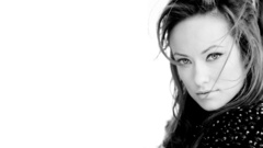 Woman models Olivia Wilde