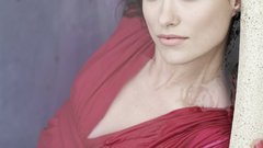 Woman models Olivia Wilde