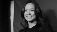 Woman models Olivia Wilde
