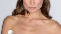 Woman models Olivia Wilde