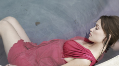 Woman models Olivia Wilde