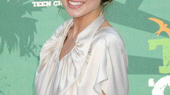 Woman models Olivia Wilde