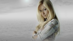 Woman models Olivia Wilde