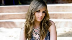 Woman models rachael leigh cook