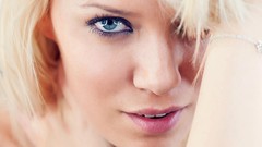 Woman models Rachel Parry-Dixon