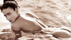 Woman models Randi Ingerman