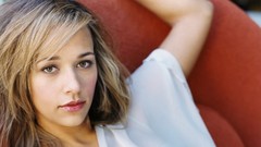 Woman models Rashida Jones