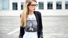 Woman models ray ban girls with glasses