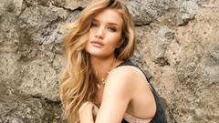 Woman models rosie huntington-whiteley