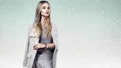 Woman models rosie huntington-whiteley