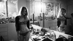 Woman models rosie huntington-whiteley grayscale