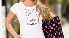 Woman models sara jean underwood