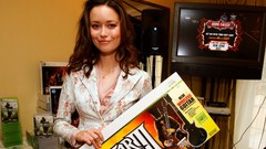Woman models summer glau