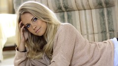 Woman models sweaters Emilie Marie Nereng Emilie Voe Nereng 