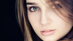 Woman models Yuli Rubinsky