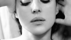 Woman Monica Bellucci monochrome