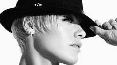 Woman monochrome Alecia Beth Moore Pink (singer)