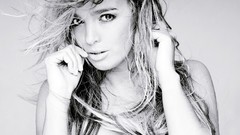 Woman monochrome Virginie Caprice