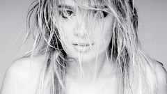 Woman monochrome Virginie Caprice