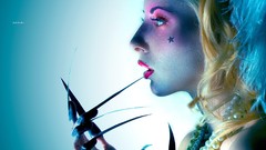 Woman nails blondes models