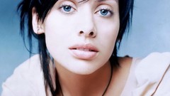 Woman Natalie Imbruglia faces