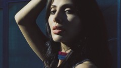 Woman Natalie Imbruglia faces brunettes singers