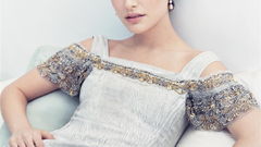 Woman Natalie Portman short