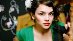 Woman norah jones brunettes