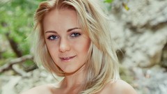 Woman nude Eyefinity