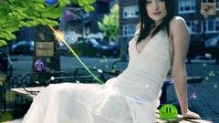 Woman Olivia Wilde models effects una