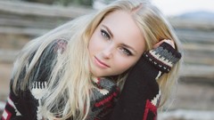 Woman outdoors blue eyes anna sophia robb hands on head hazel 